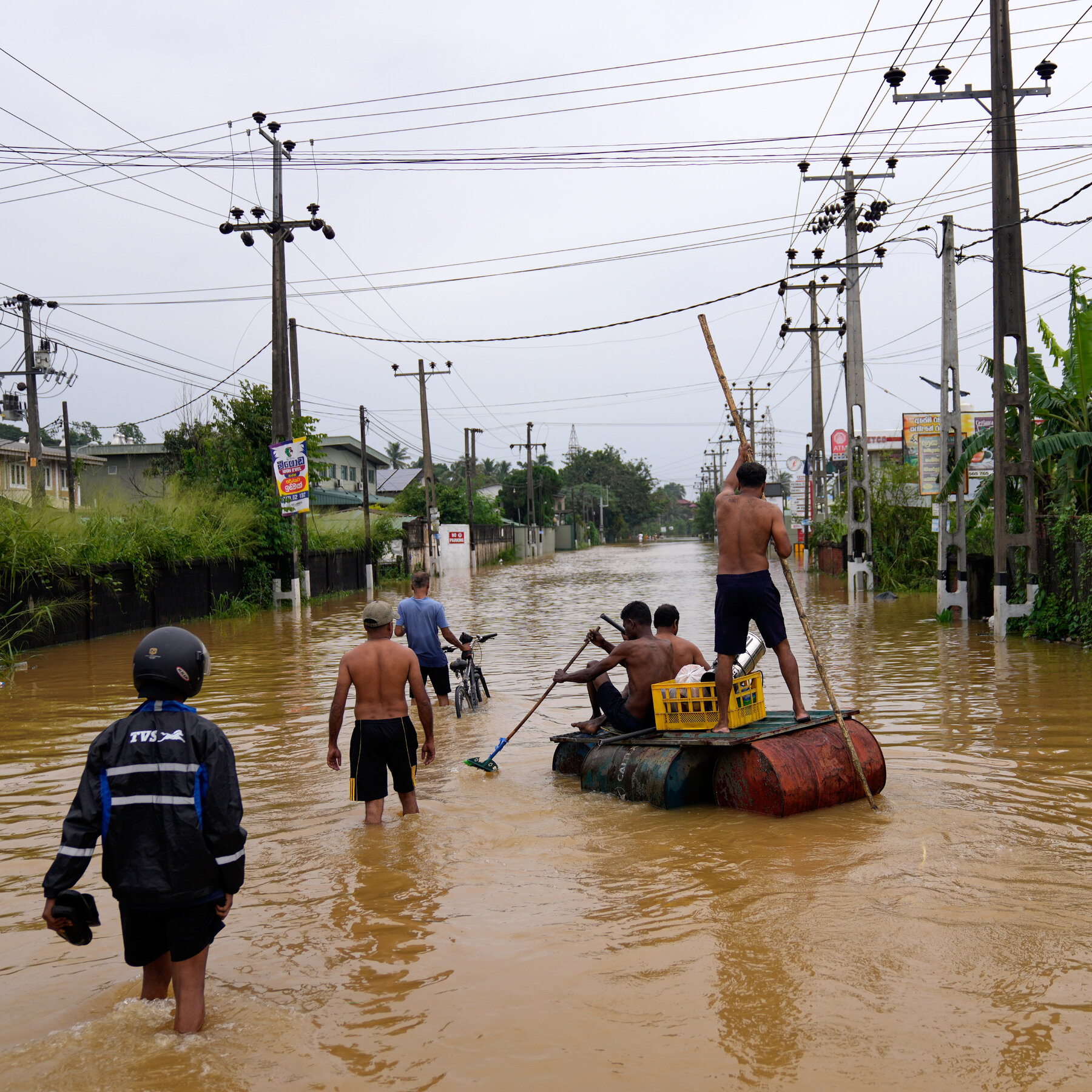 As Cyclone Deaths Pass 120, Sri Lanka Is Overwhelmed by Rescue Demand